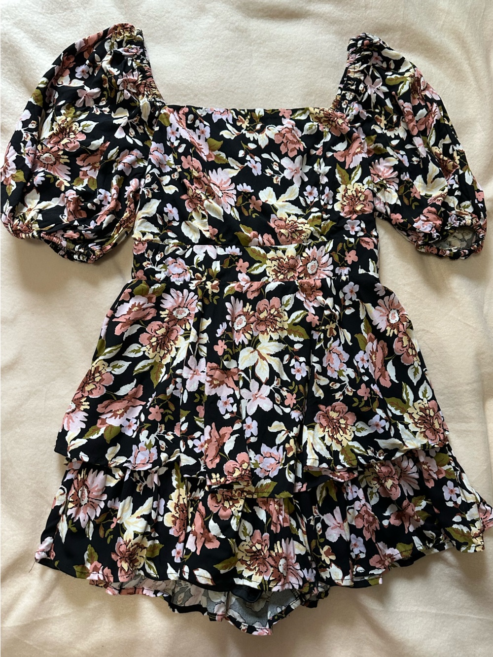 Francesca's Collections Black Floral Puff Sleeve Romper